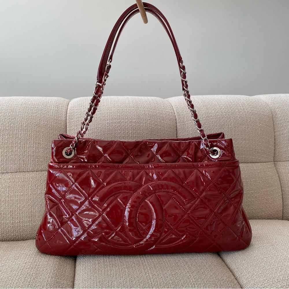 CHANEL red patent leather quilted bag - Picture 1 of 16